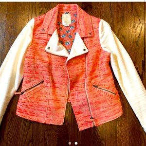 Lightweight stylish spring jacket.